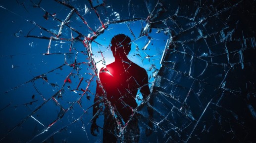 Почему нарцисс считает вас злодеем? Узнайте правду о его искаженном восприятии