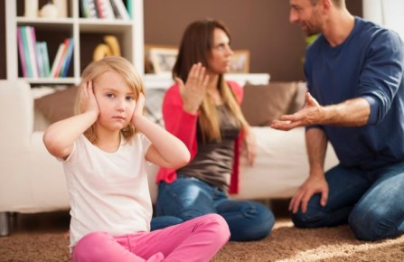 Почему женщины выбирают разрушительные отношения: взгляд через призму детских травм