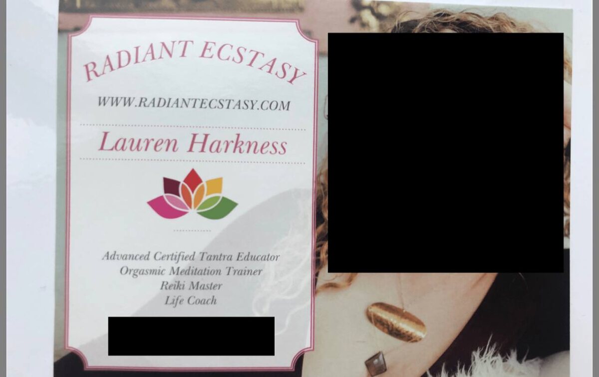 Визитка из глубин архива Эпштейна: тайны и знаковые фигуры