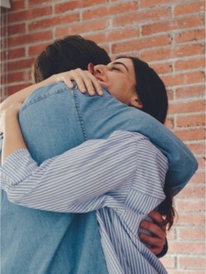 Объятия: секрет психического здоровья на каждом шагу